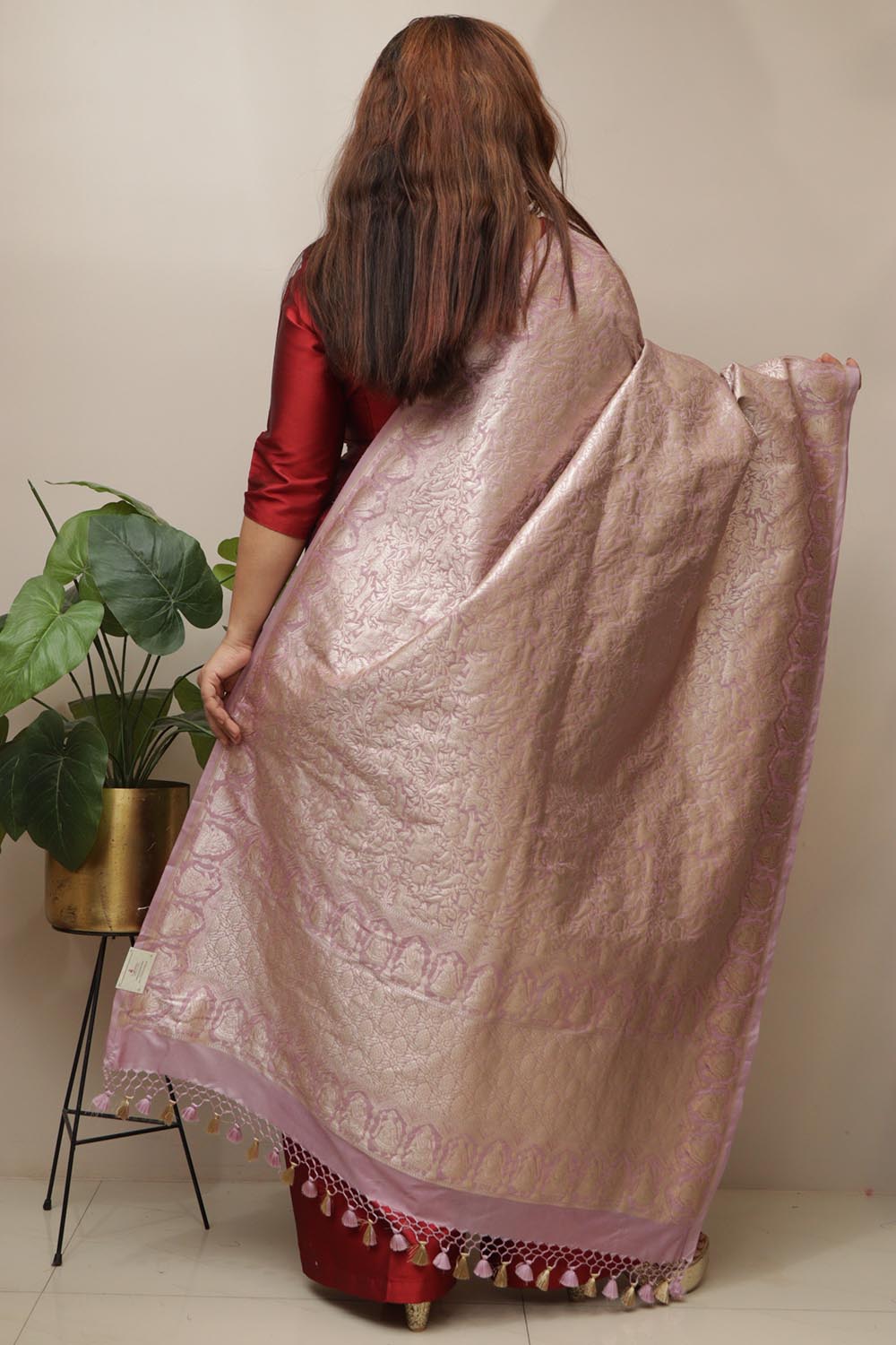 Pink Banarasi Silk Flower Design Dupatta - Luxurion World- Crafted Heirlooms