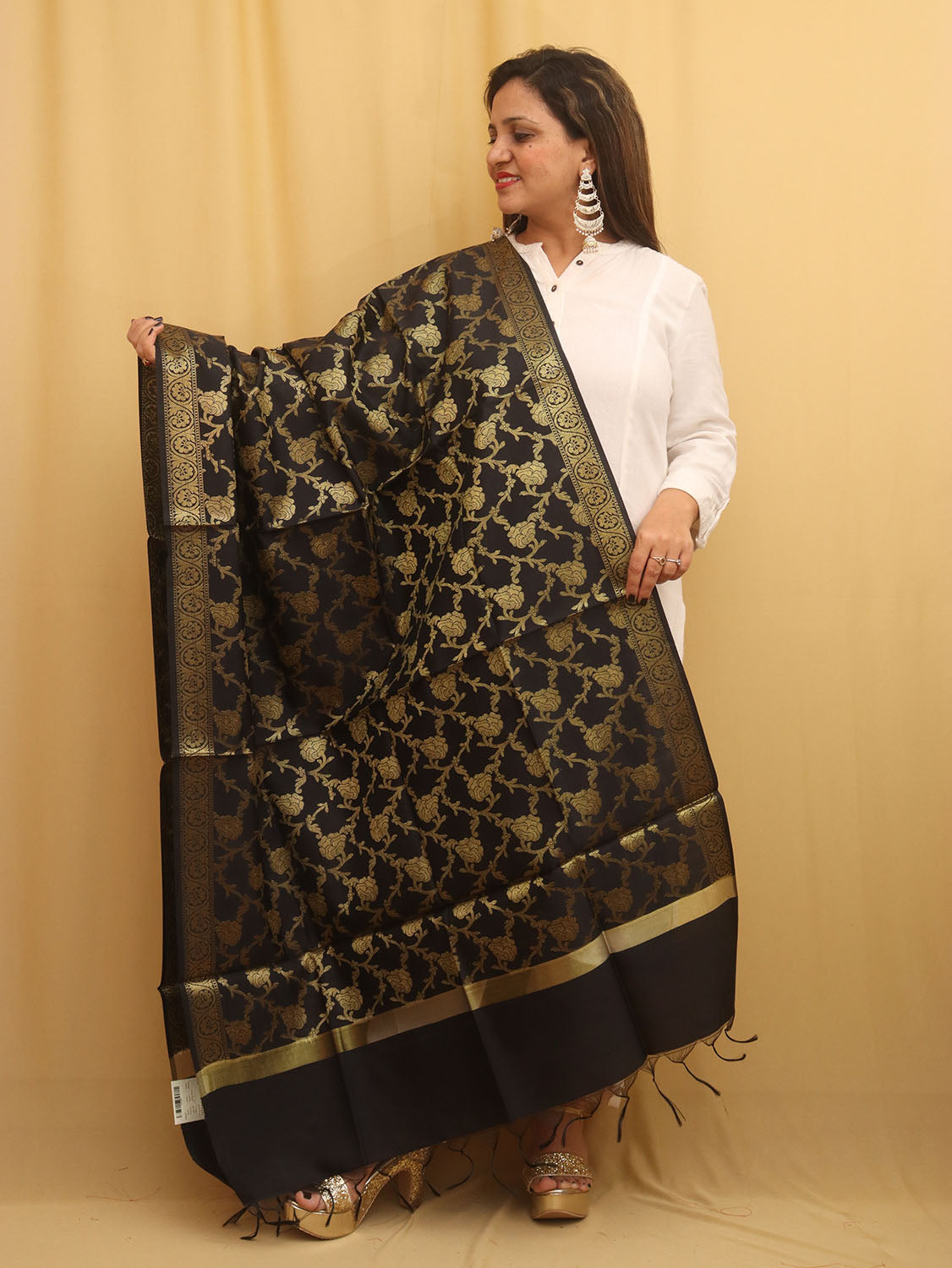Black Banarasi Silk Dupatta - Luxurion World