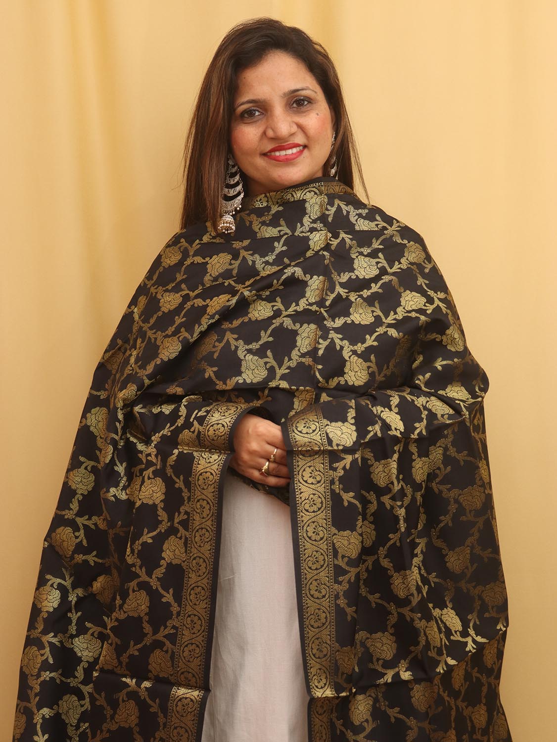 Black Banarasi Silk Dupatta - Luxurion World