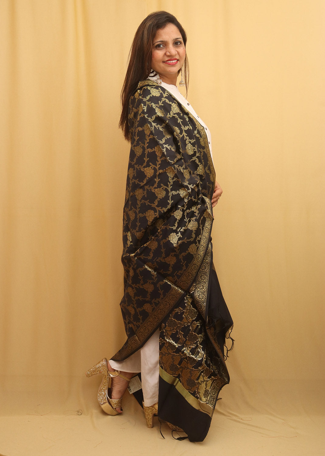 Black Banarasi Silk Dupatta - Luxurion World
