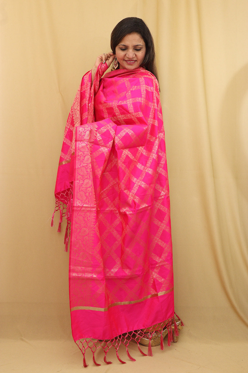 Exquisite Pink Banarasi Silk Dupatta - Elegant Luxury - Luxurion World