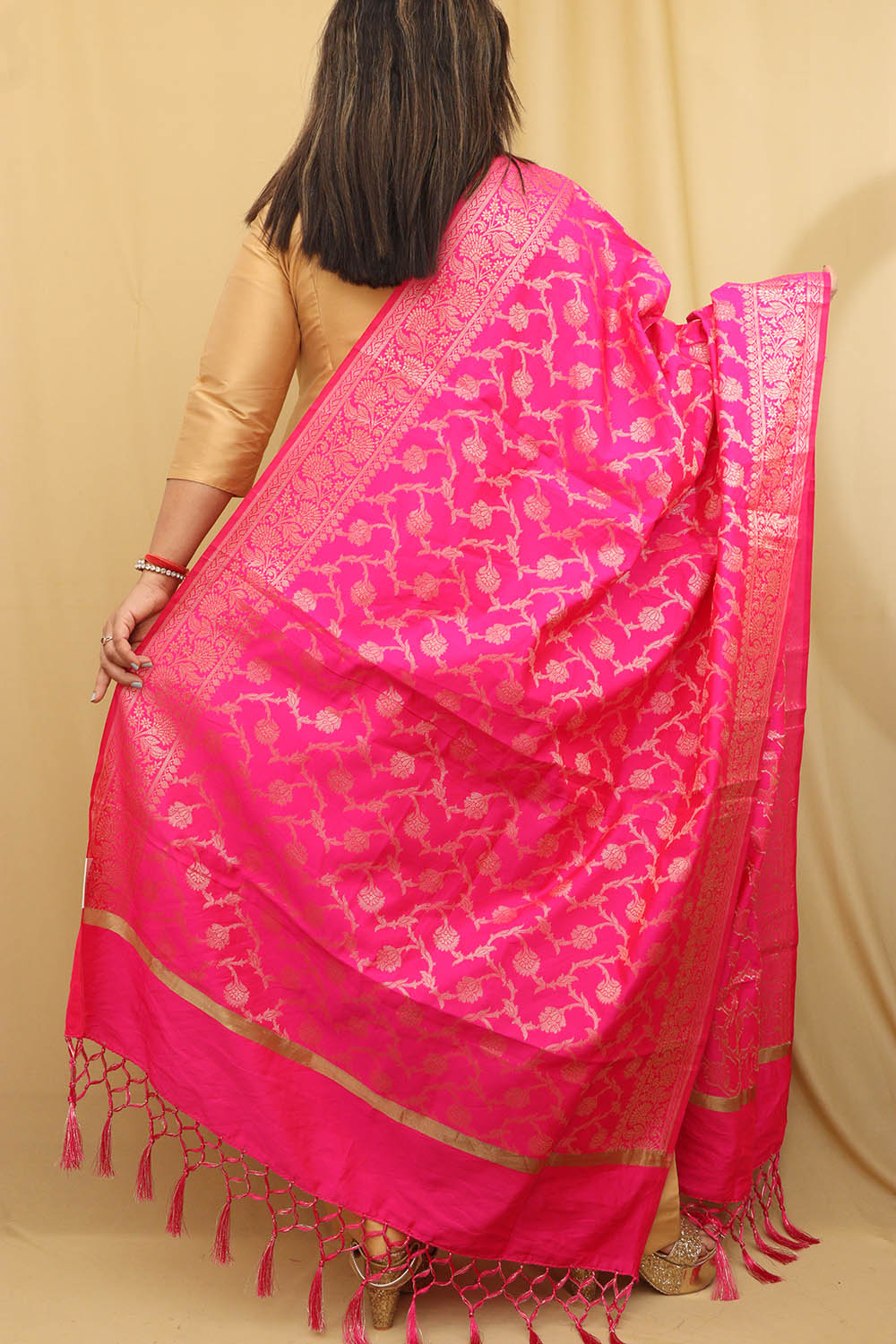 Graceful Pink Banarasi Silk Dupatta - Perfect for Any Occasion - Luxurion World