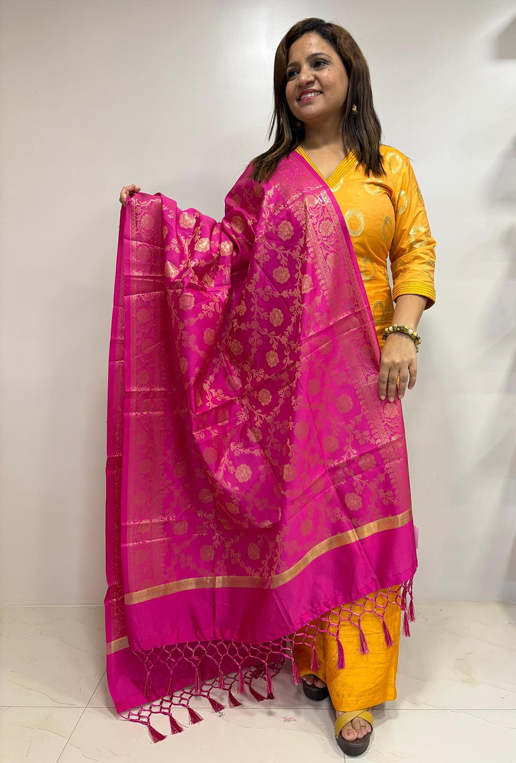Exquisite Pink Banarasi Silk Dupatta - Elegant and Luxurious - Luxurion World