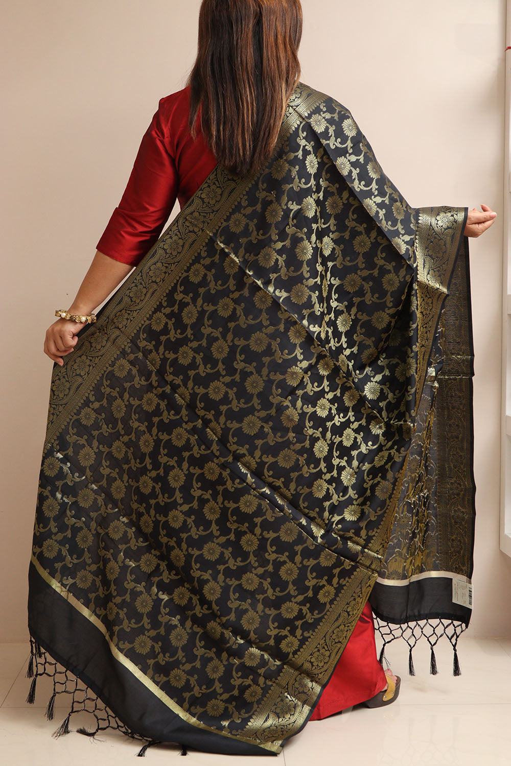 Elegant Black Banarasi Silk Dupatta - Luxurion World