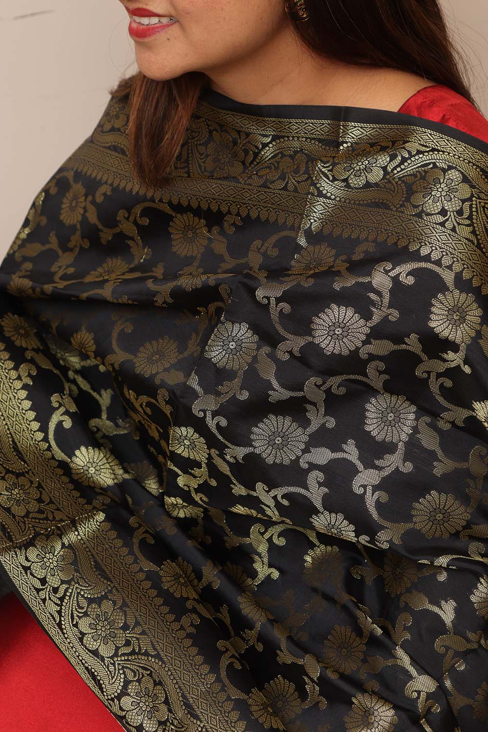 Elegant Black Banarasi Silk Dupatta - Luxurion World