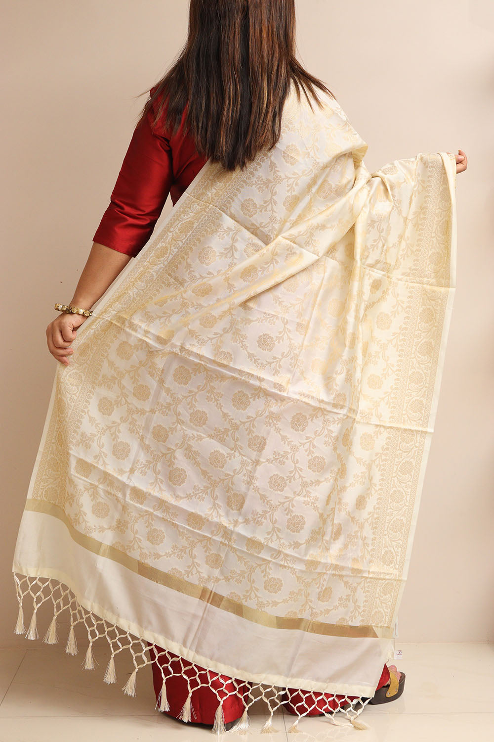 Elegant Off White Banarasi Silk Dupatta - Luxurion World