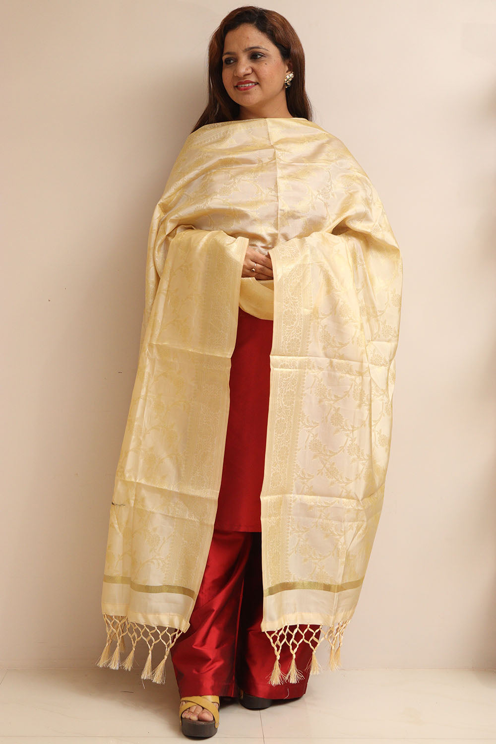 Soft and Elegant Pastel Banarasi Silk Dupatta - Luxurion World