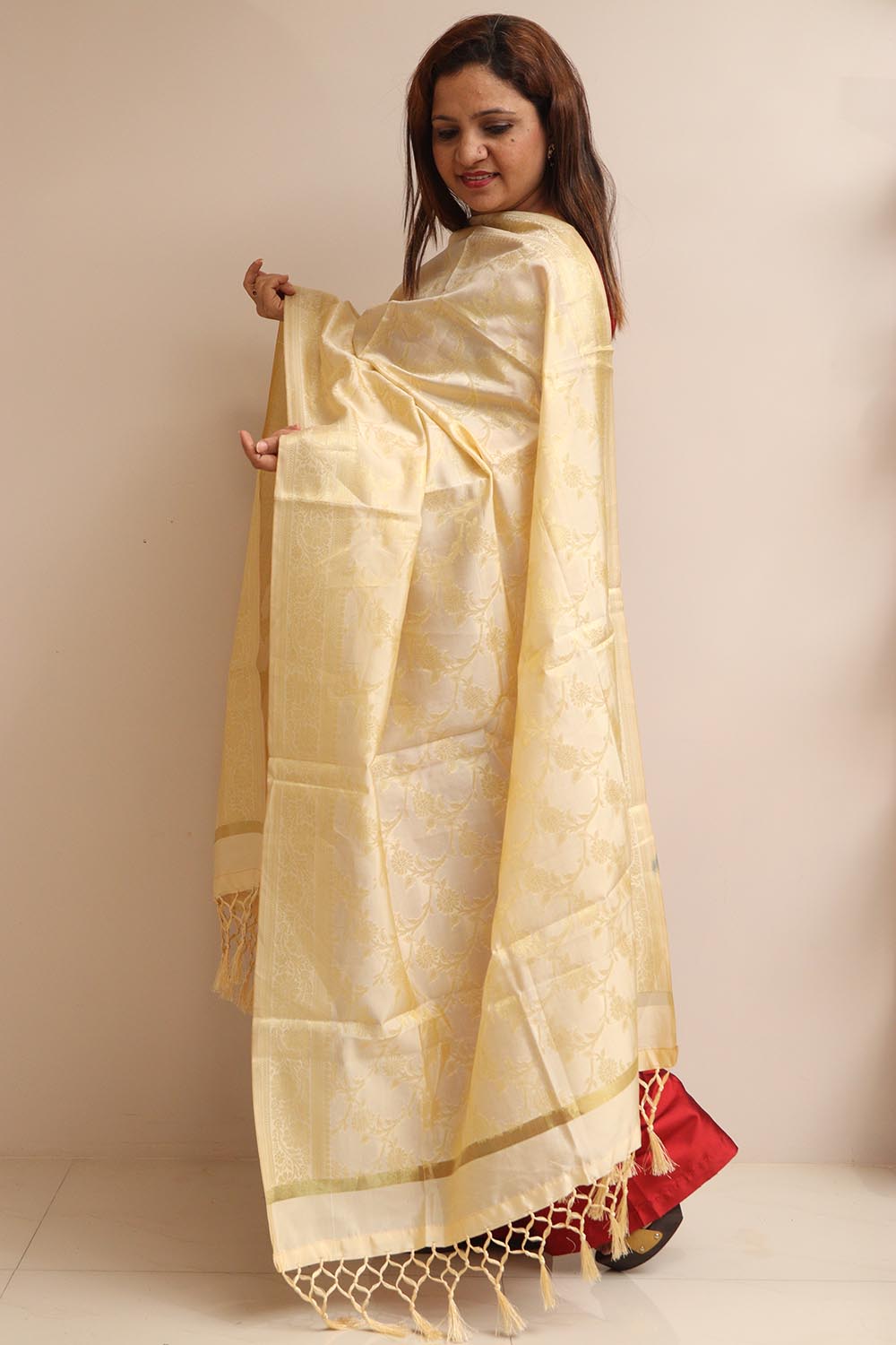 Soft and Elegant Pastel Banarasi Silk Dupatta - Luxurion World