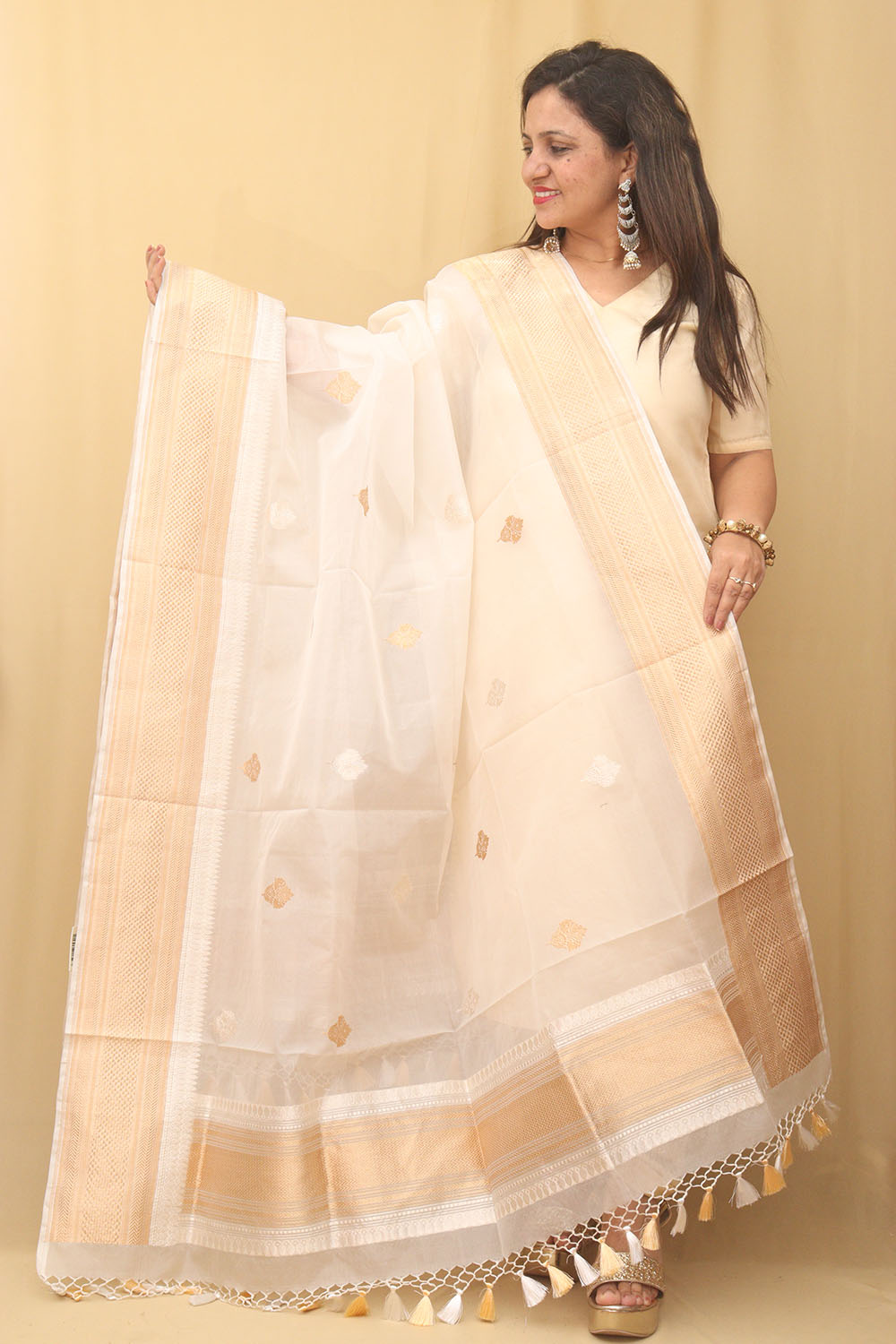 White Handloom Banarasi Pure Kora Silk Dupatta