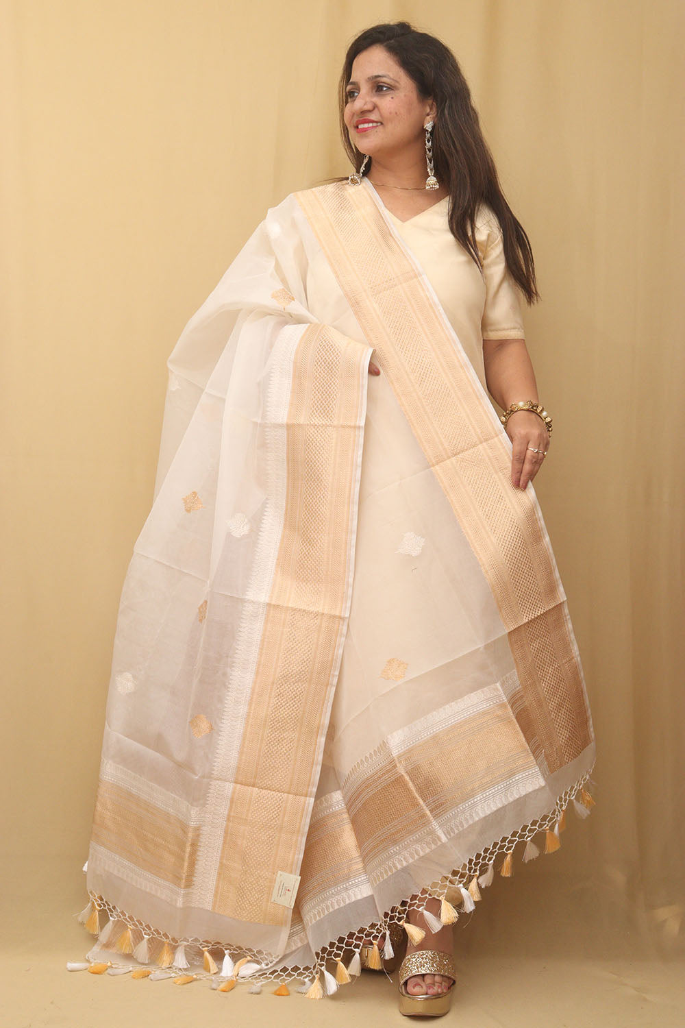 White Handloom Banarasi Pure Kora Silk Dupatta - Luxurion World