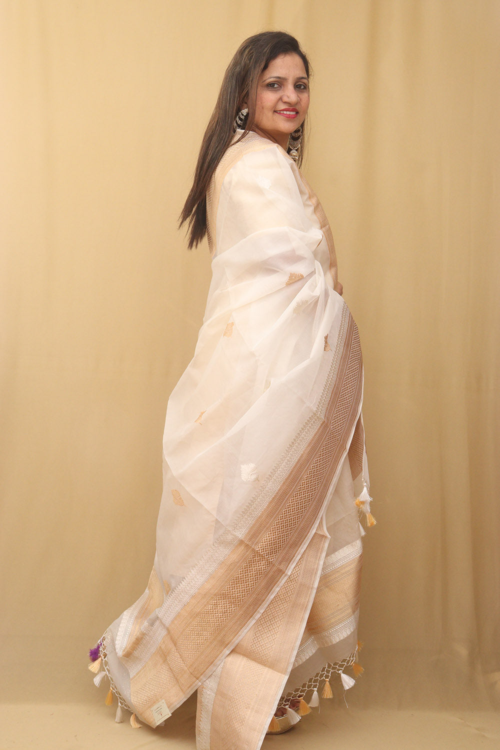 White Handloom Banarasi Pure Kora Silk Dupatta - Luxurion World