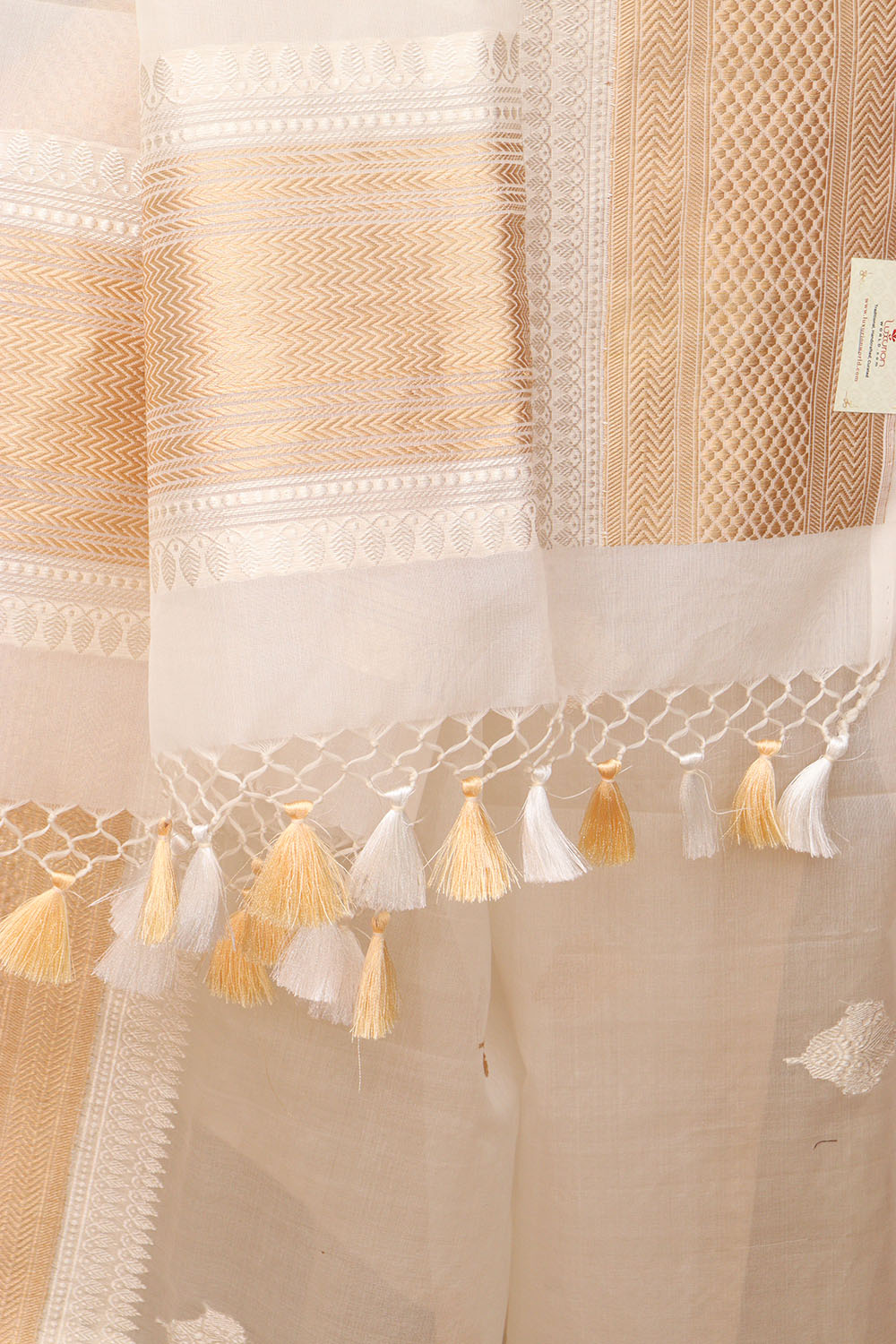 White Handloom Banarasi Pure Kora Silk Dupatta - Luxurion World