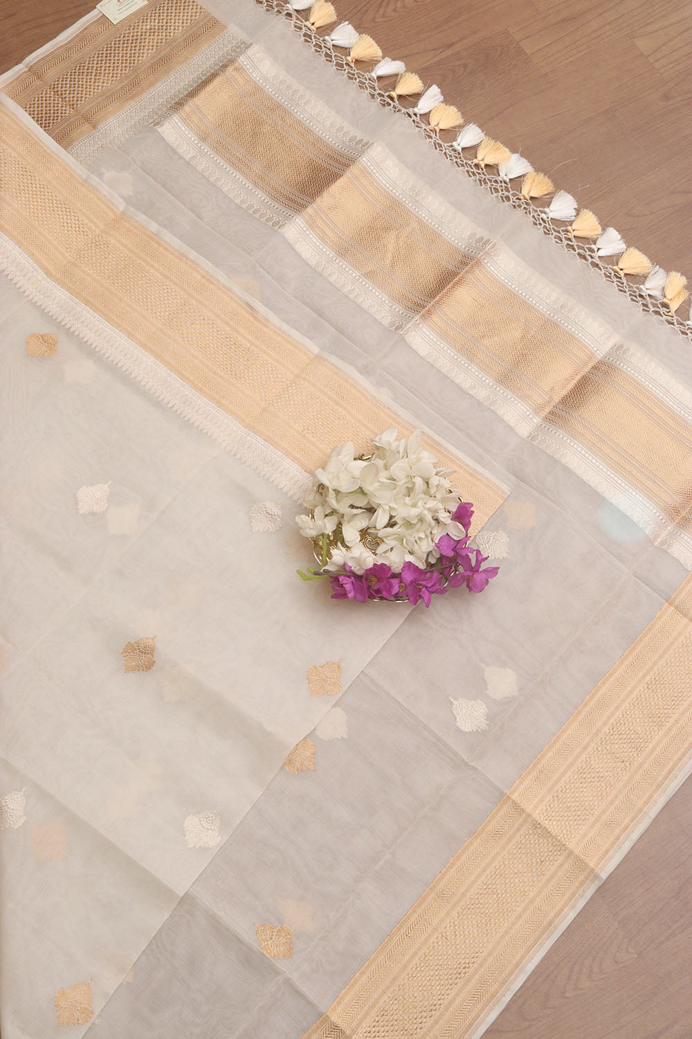 White Handloom Banarasi Pure Kora Silk Dupatta - Luxurion World