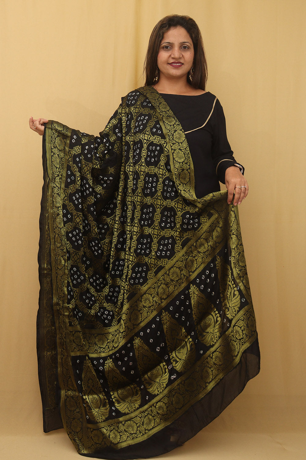 Stylish Black Bandhani Silk Dupatta for Elegant Attire - Luxurion World