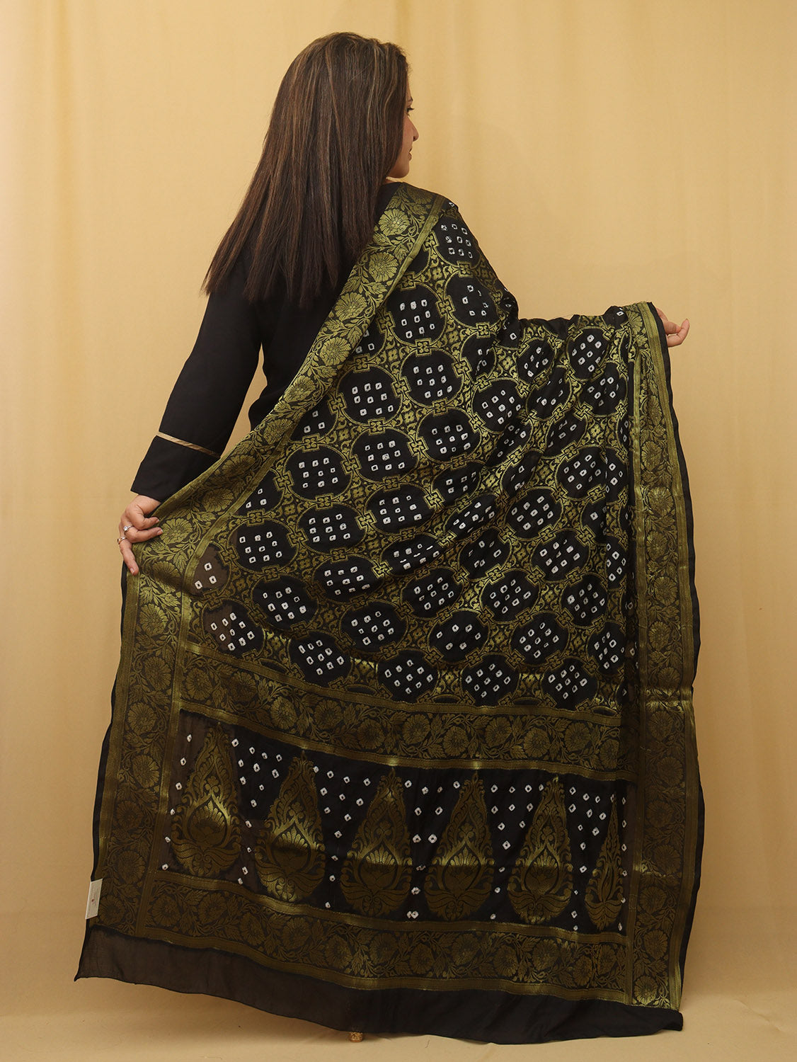 Stylish Black Bandhani Silk Dupatta for Elegant Attire - Luxurion World