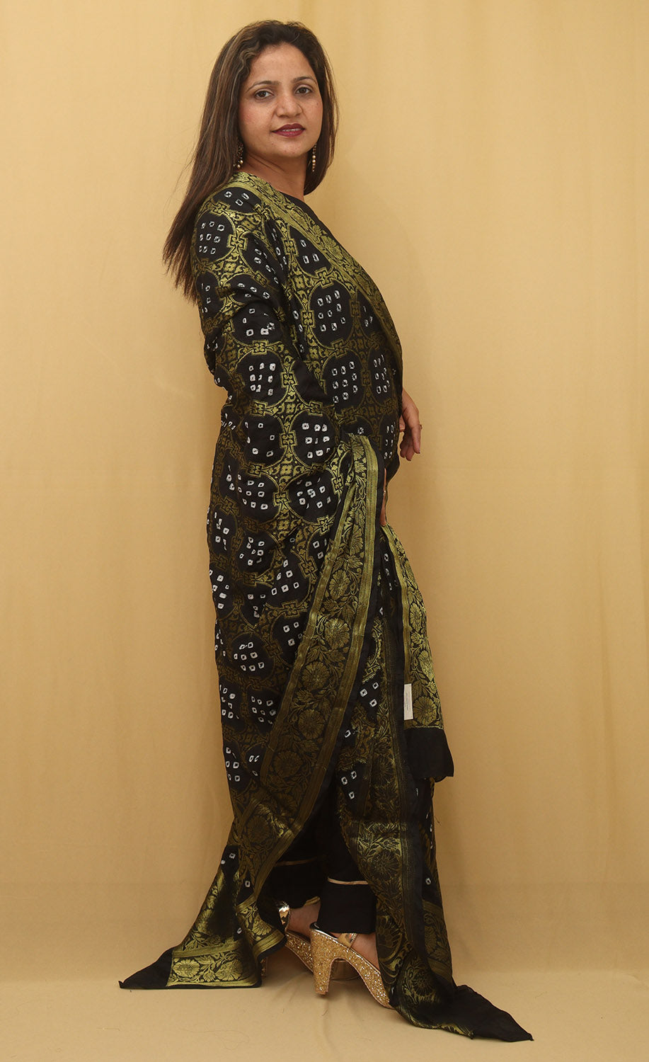 Stylish Black Bandhani Silk Dupatta for Elegant Attire - Luxurion World