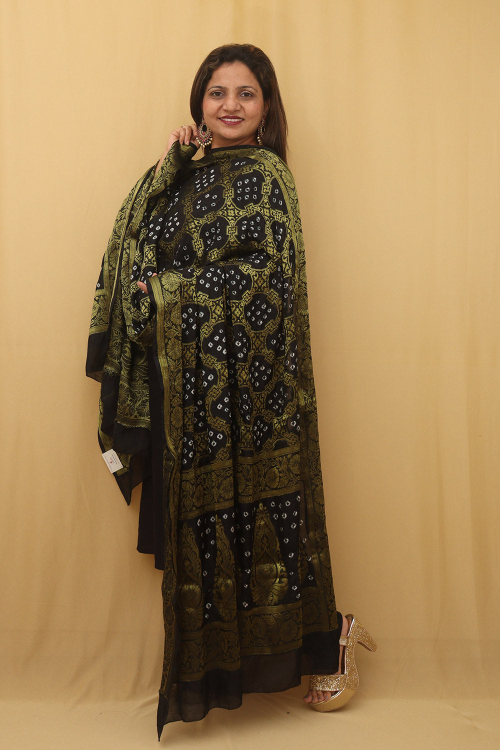 Stylish Black Bandhani Silk Dupatta for Elegant Attire - Luxurion World