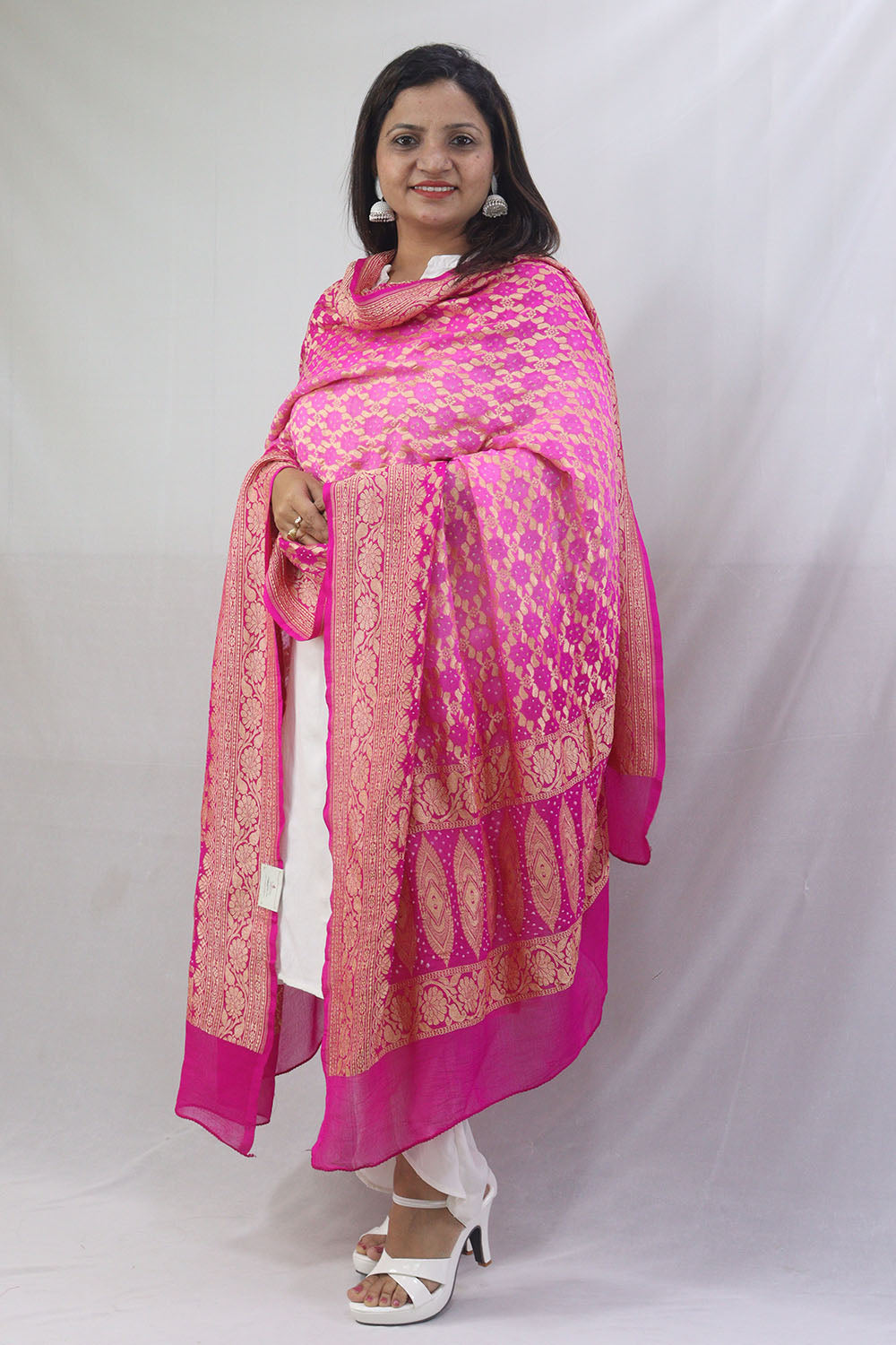Stunning Pink Banarasi Bandhani Georgette Dupatta with Neemzari Border - Luxurion World
