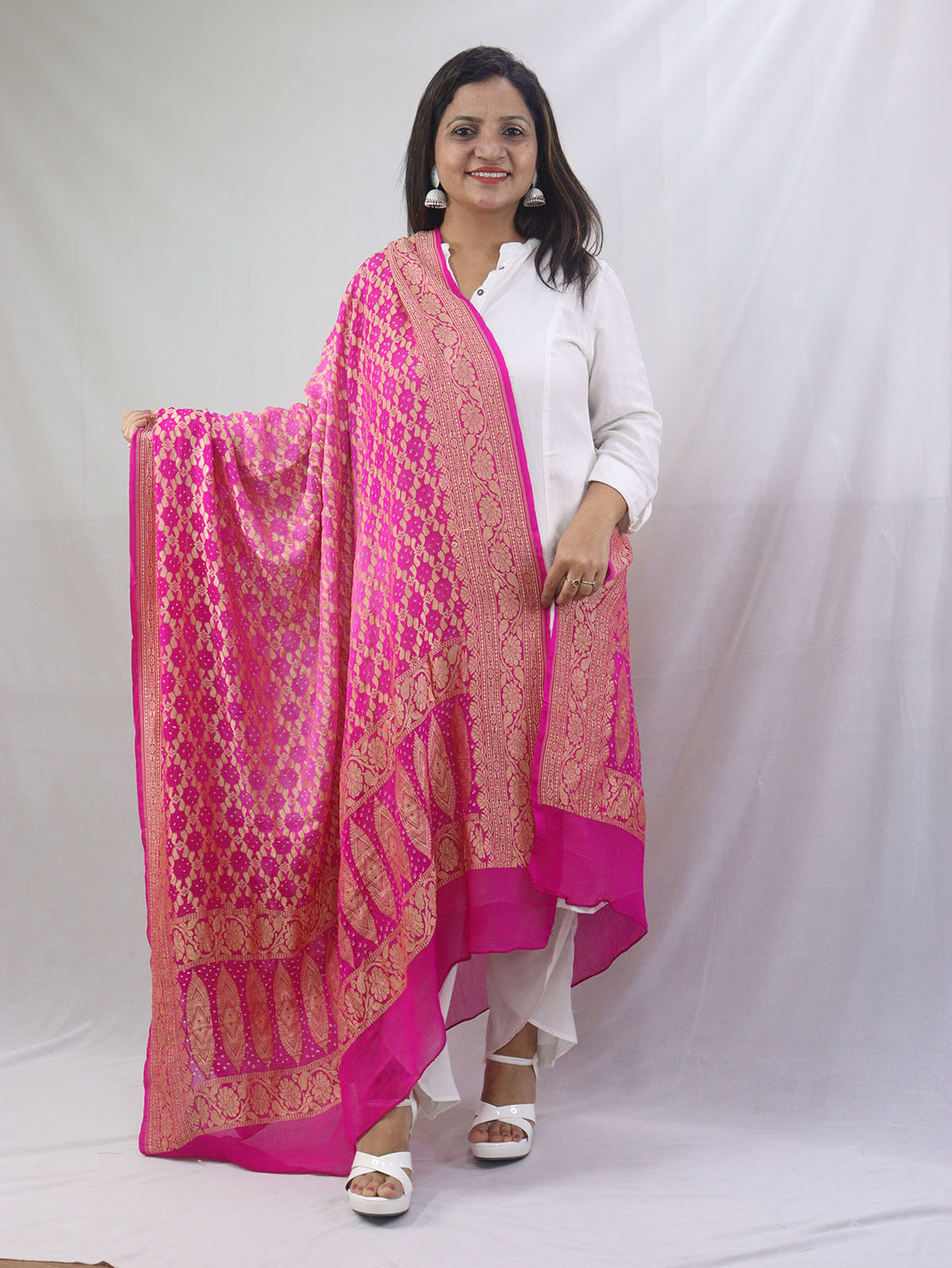 Stunning Pink Banarasi Bandhani Georgette Dupatta with Neemzari Border - Luxurion World
