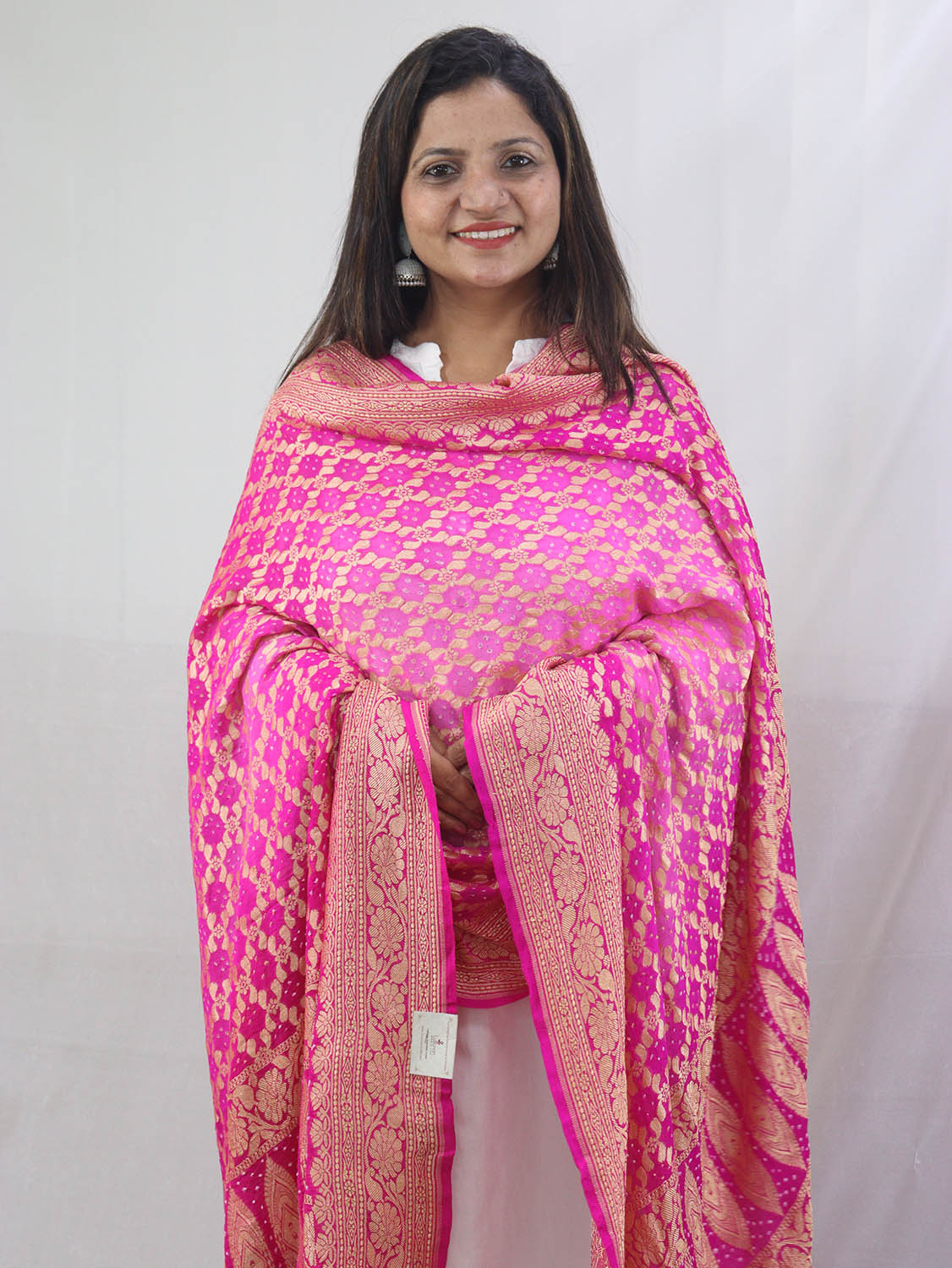Stunning Pink Banarasi Bandhani Georgette Dupatta with Neemzari Border - Luxurion World