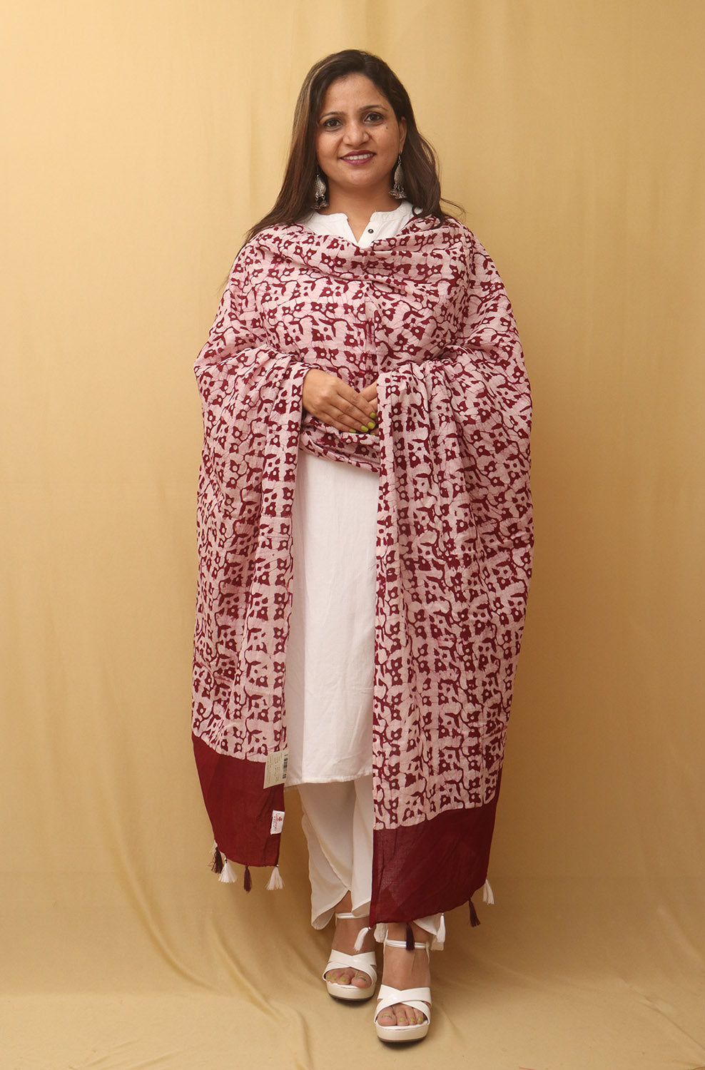 Maroon And White Batik Printed Cotton Dupatta - Luxurion World