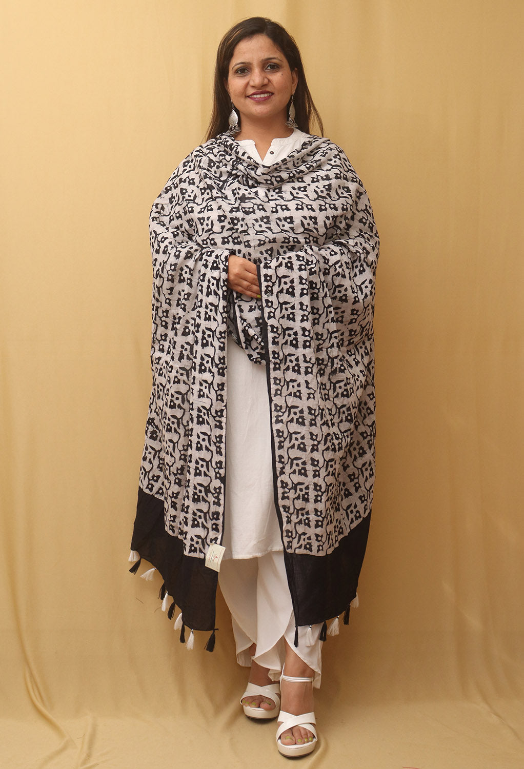 Black And White Batik Printed Cotton Dupatta - Luxurion World