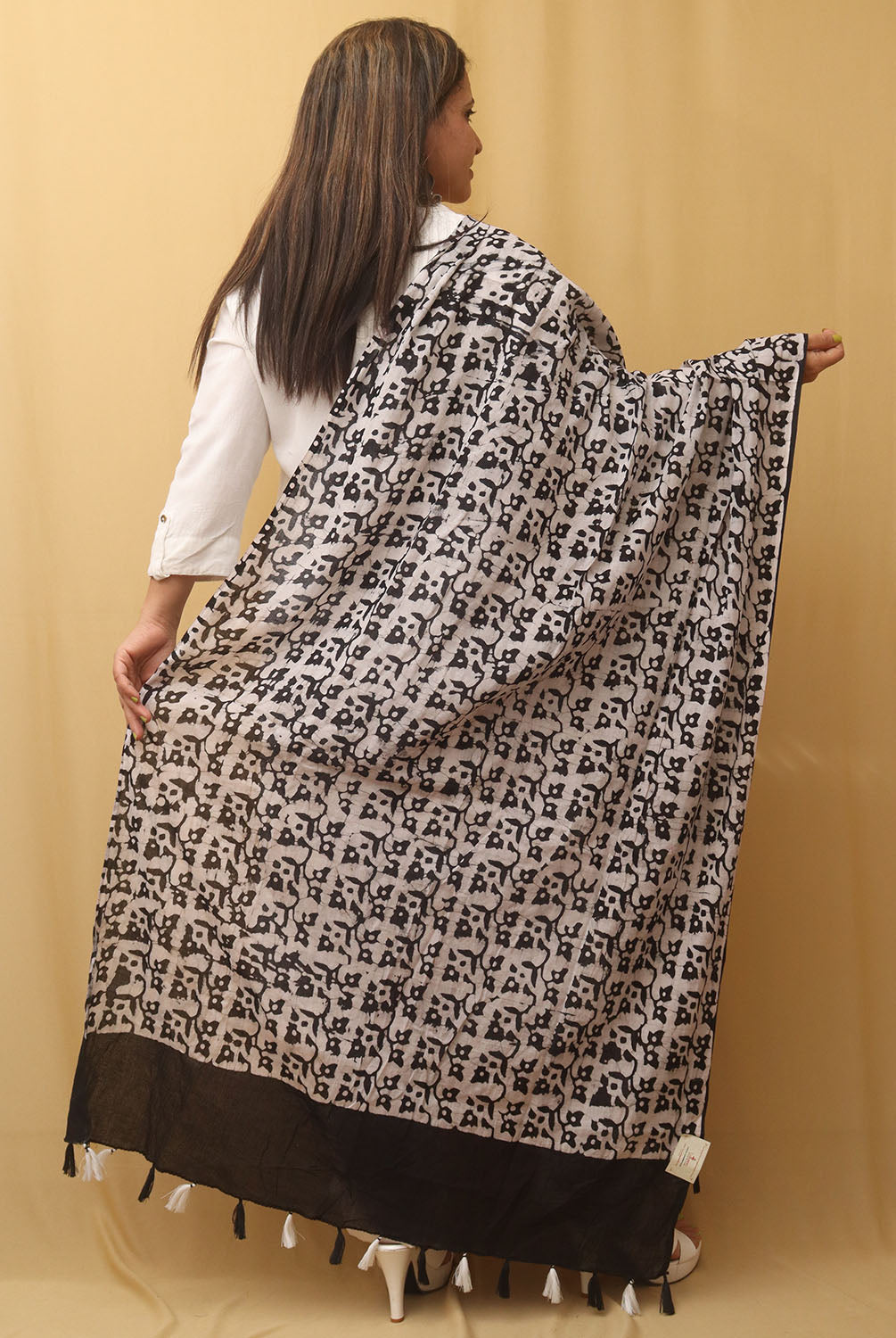 Black And White Batik Printed Cotton Dupatta - Luxurion World