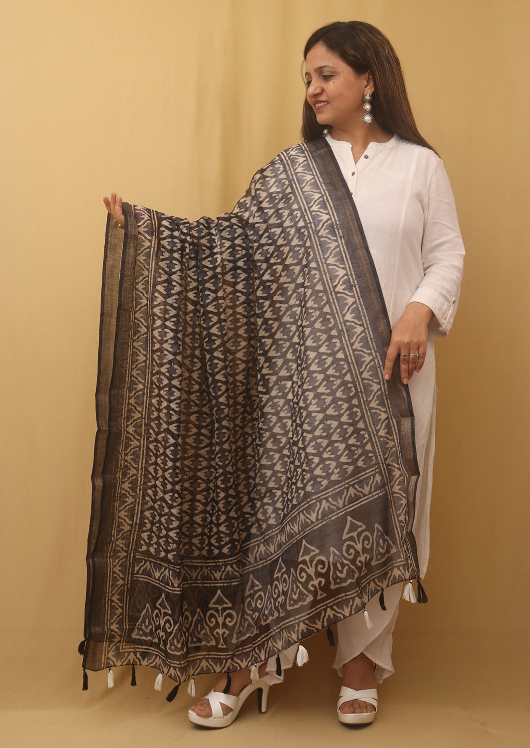 Chic Black Chanderi Silk Dupatta With Elegant Tassel : Ethnic Elegance - Luxurion World