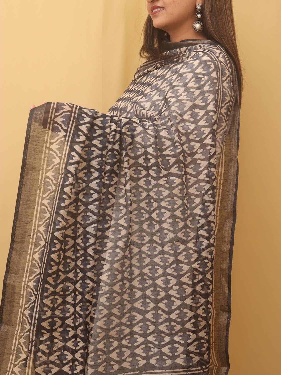 Chic Black Chanderi Silk Dupatta With Elegant Tassel : Ethnic Elegance - Luxurion World