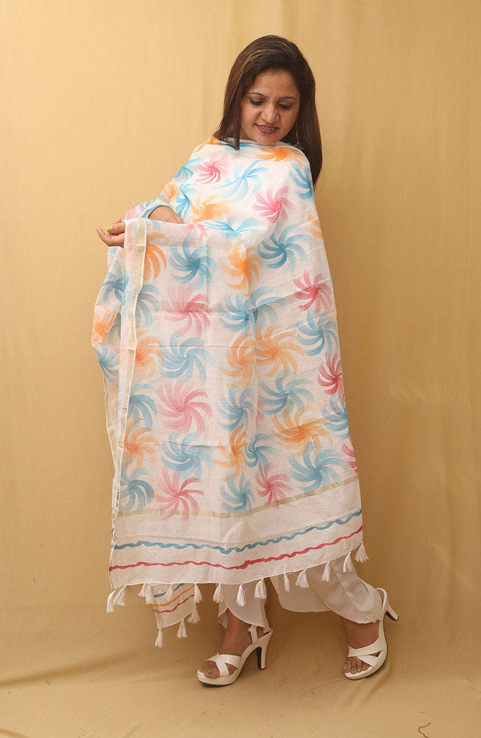 White Hand Painted Kota Dupatta - Luxurion World