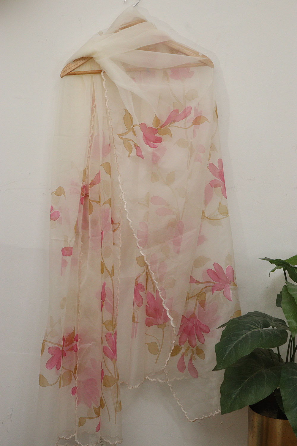 Exquisite Off White Hand Painted Organza Silk Scalloped Border Dupatta - Luxurion World