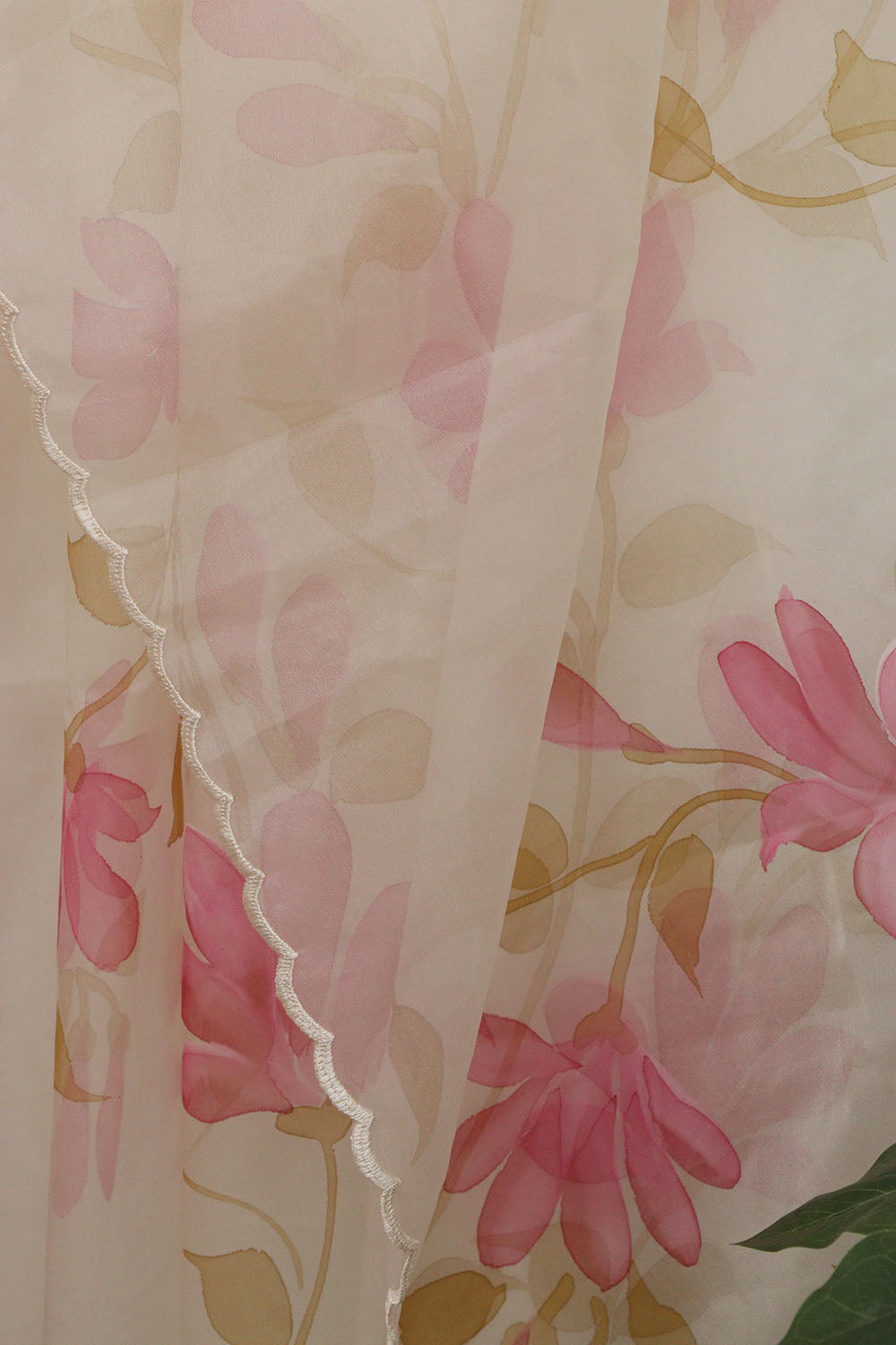 Exquisite Off White Hand Painted Organza Silk Scalloped Border Dupatta - Luxurion World