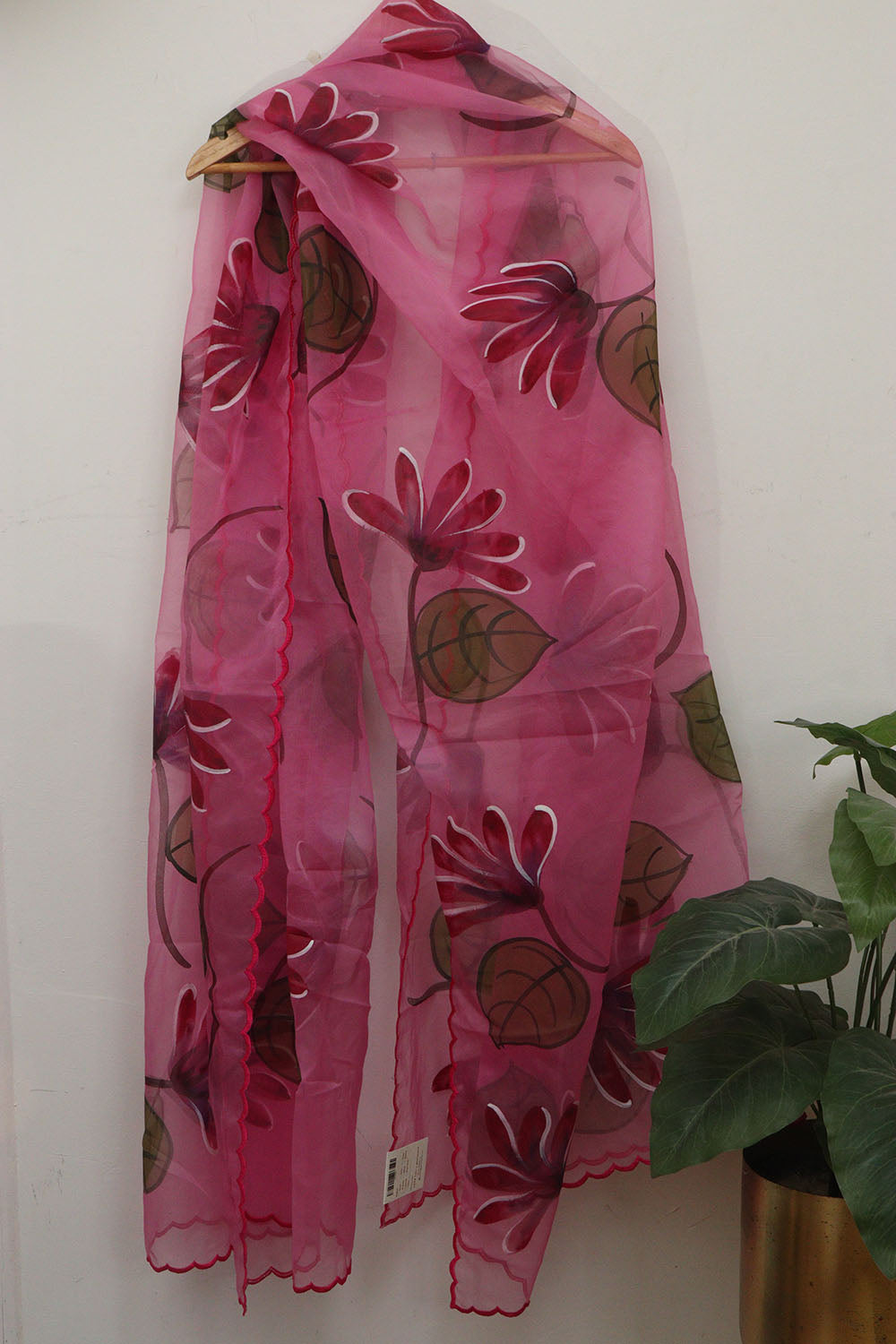 Exquisite Pink Hand Painted Silk Dupatta with Scalloped Border - Luxurion World