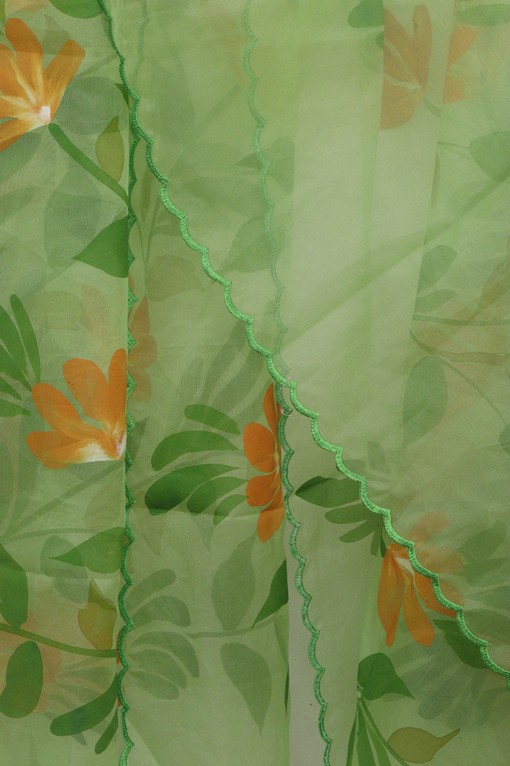 Exquisite Green Hand Painted Organza Silk Scalloped Border Dupatta - Luxurion World