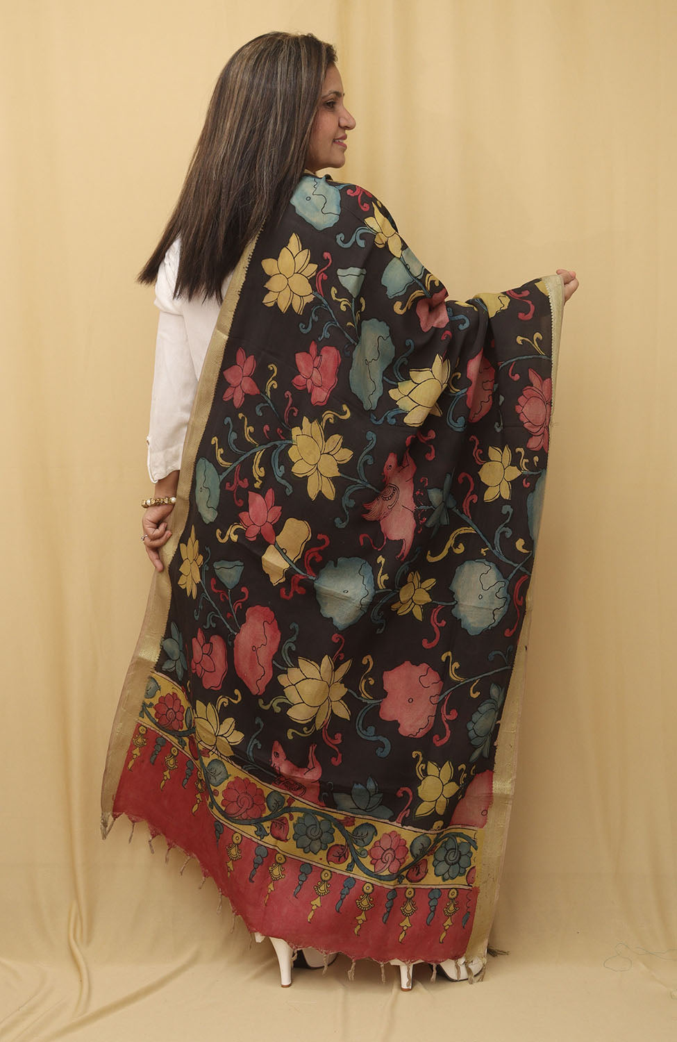 Stylish Multicolor Kalamkari Silk Dupatta for a Vibrant Look - Luxurion World