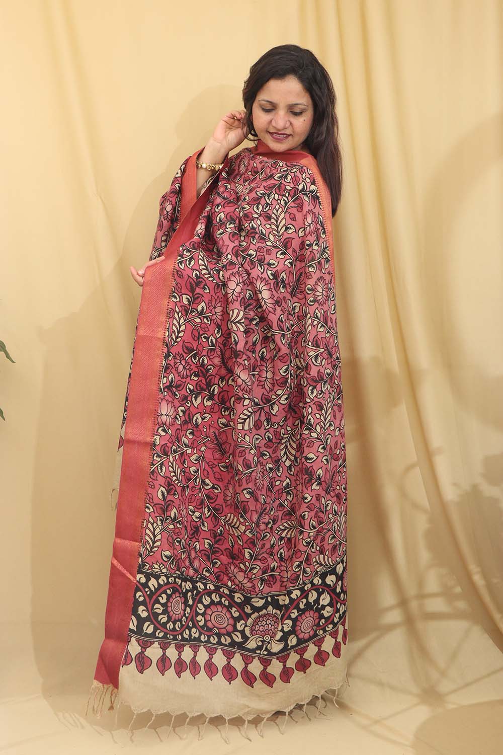 Beautiful Pink Kalamkari Hand Painted Pure Bangalore Silk Dupatta - Luxurion World