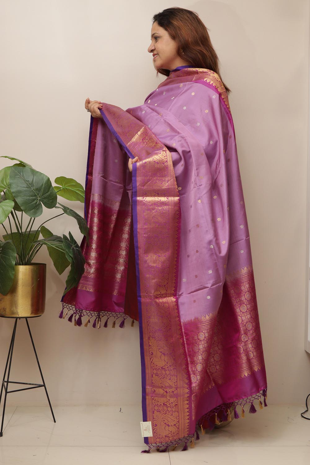 Exquisite Purple Kanjeevaram Pure Silk Handloom Dupatta With Contrast Border - Luxurion World