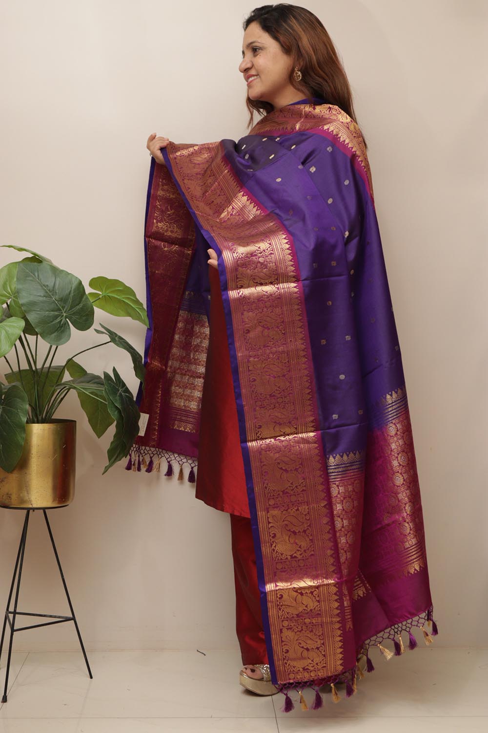 Blue Kanjeevaram Pure Silk Handloom Dupatta With Contrast Border - Luxurion World
