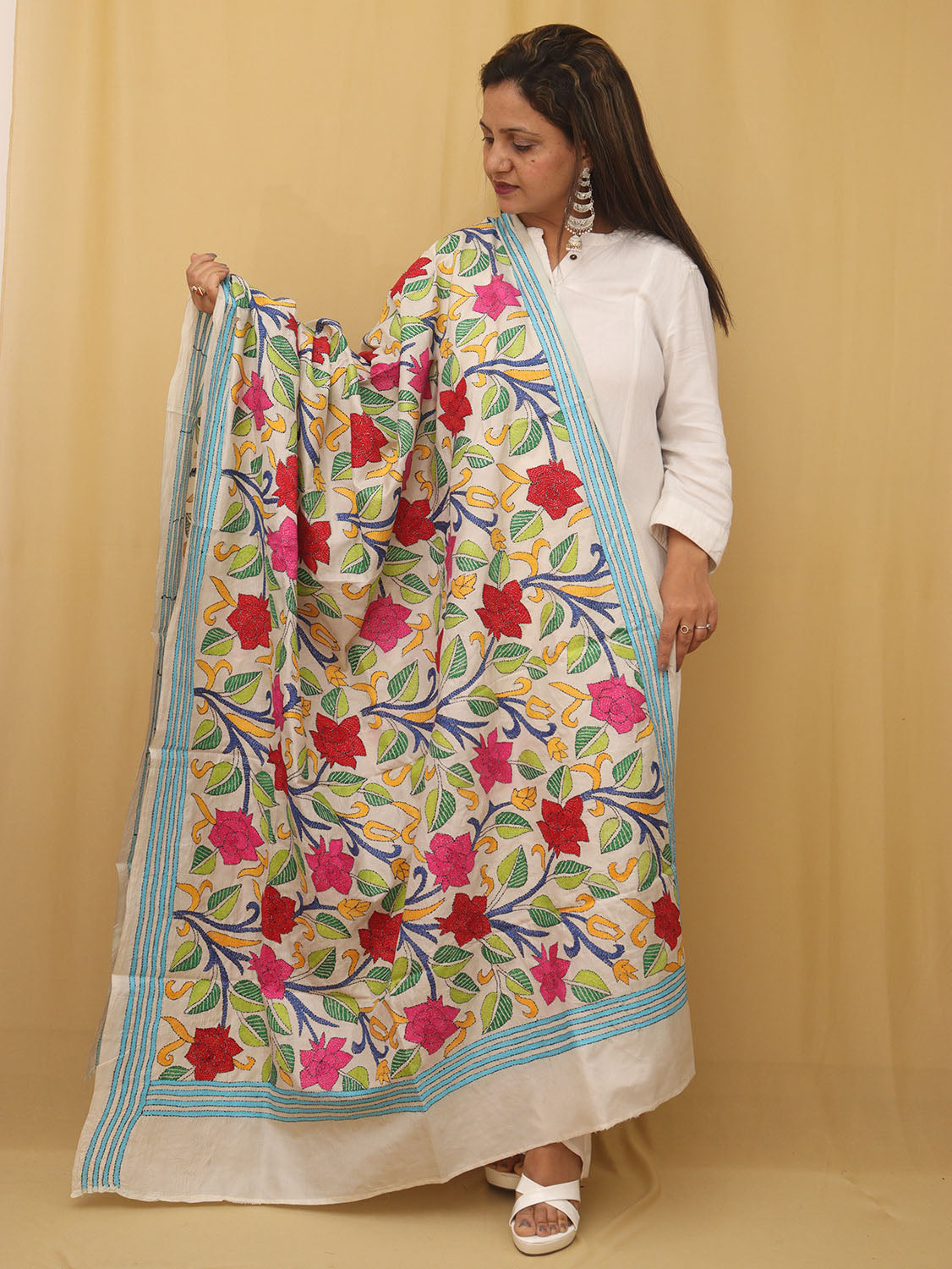 Exquisite Off White Kantha Silk Dupatta with Hand Embroidery