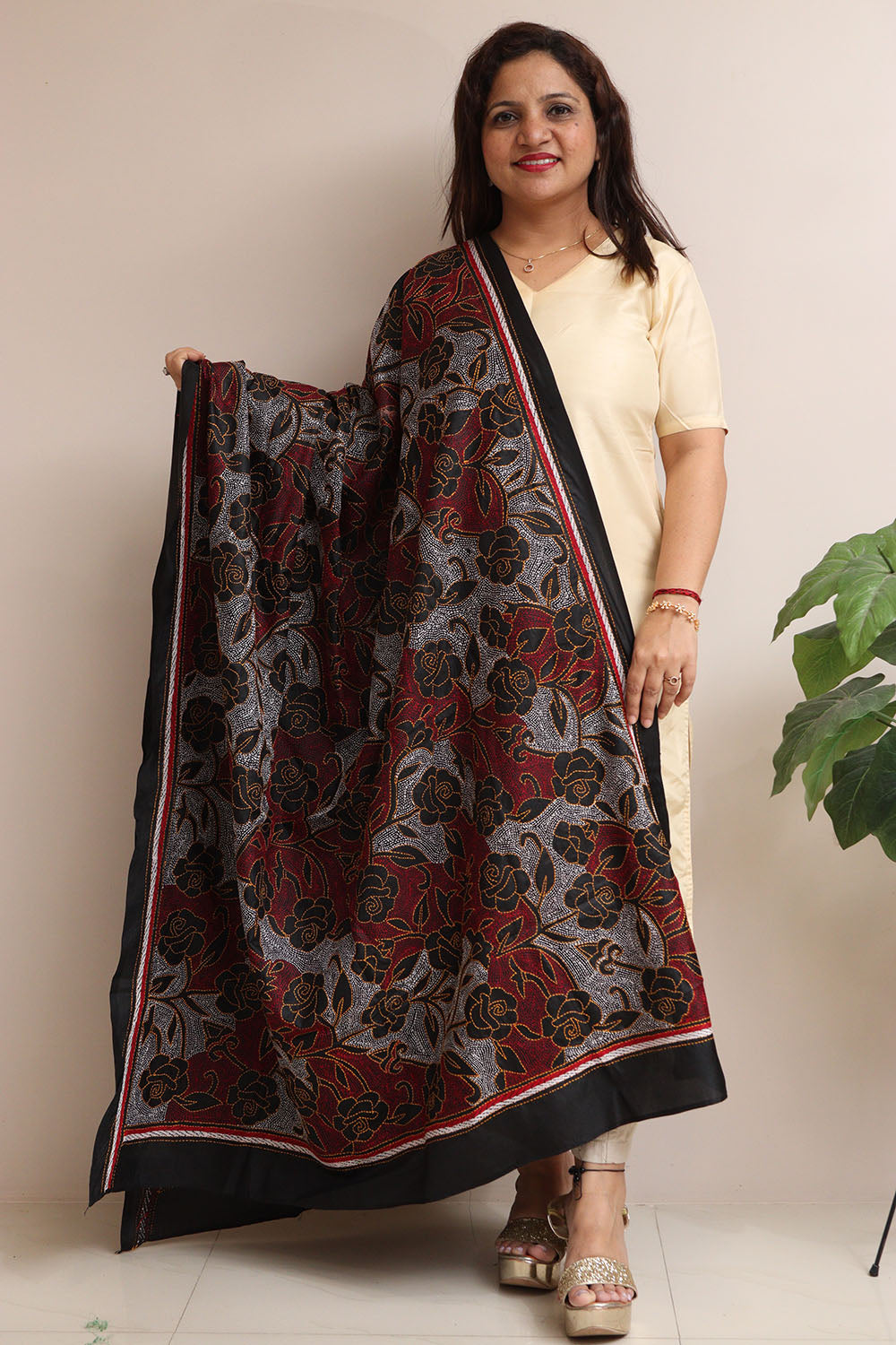 Exquisite Black Hand Embroidered Reversible Kantha Pure Silk Dupatta - Luxurion World
