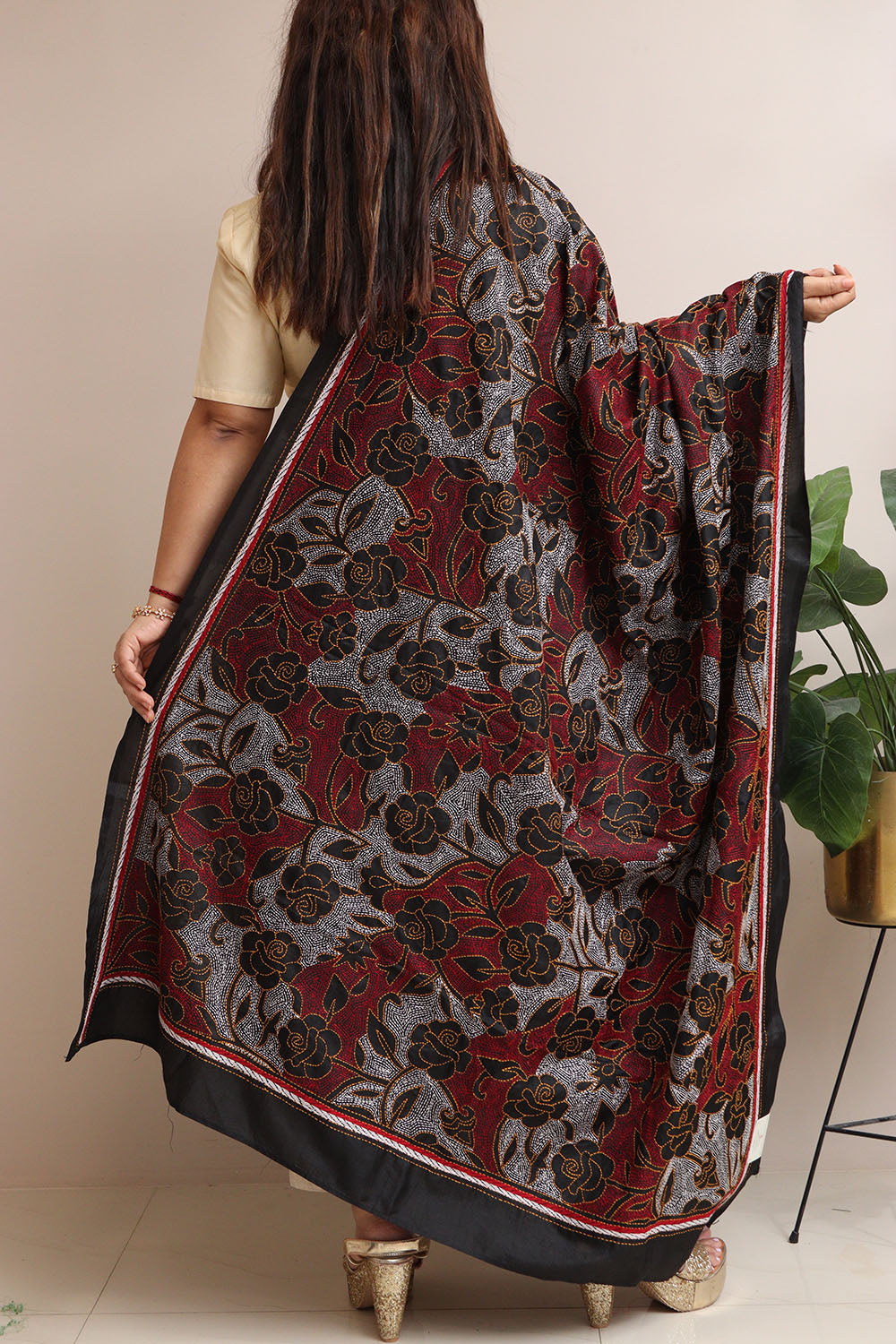 Exquisite Black Hand Embroidered Reversible Kantha Pure Silk Dupatta - Luxurion World