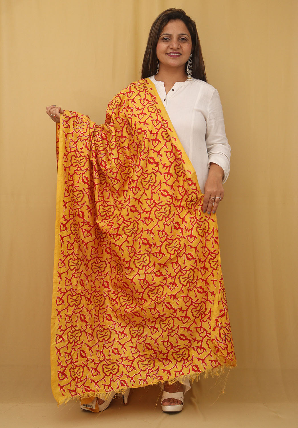 Stunning Yellow Kantha Silk Dupatta with Hand Embroidery - Luxurion World