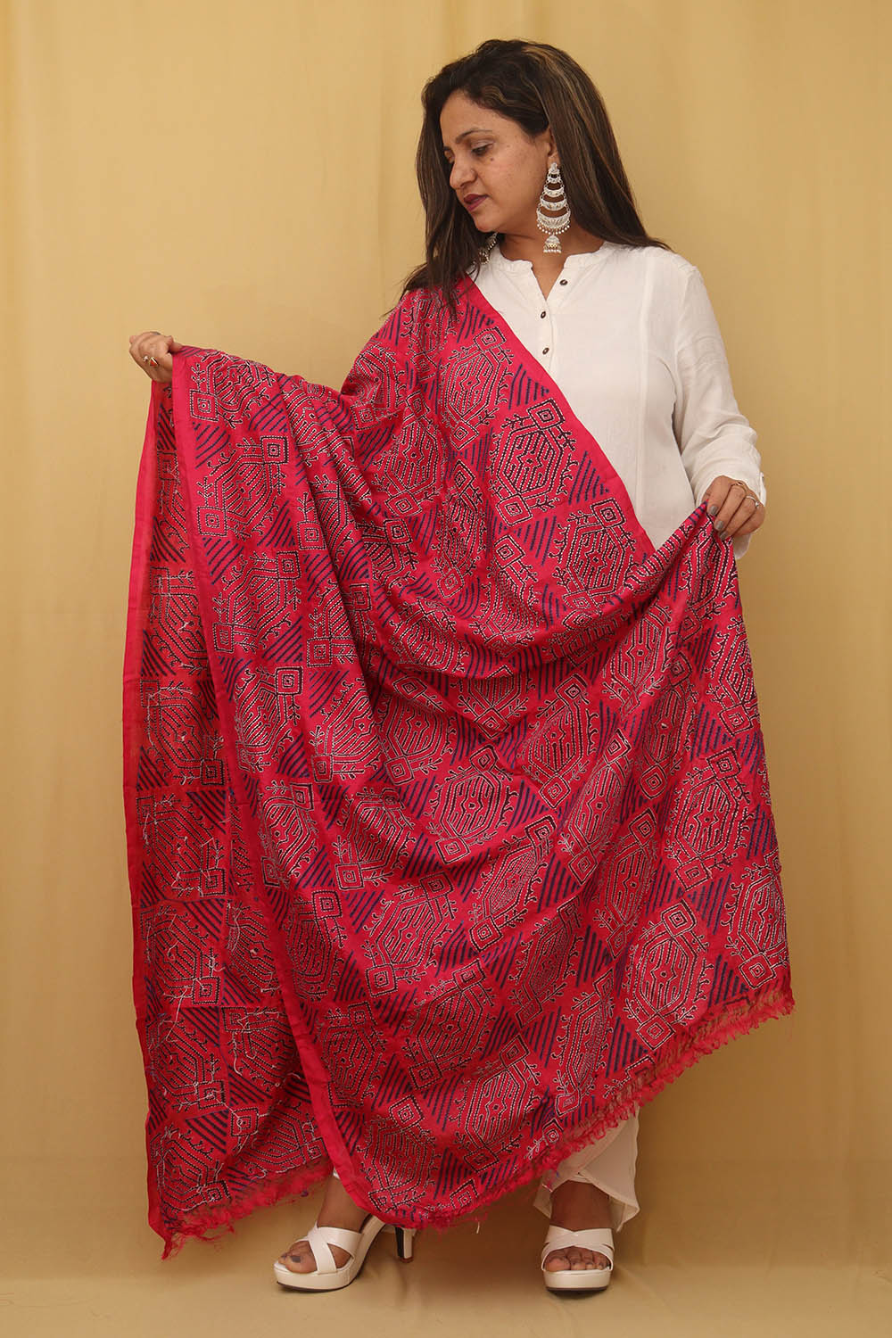 Stunning Pink Kantha Silk Dupatta with Hand Embroidery - Perfect for Any Occasion! - Luxurion World