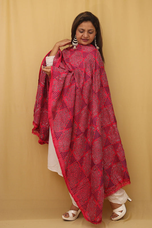 Stunning Pink Kantha Silk Dupatta with Hand Embroidery - Perfect for Any Occasion! - Luxurion World