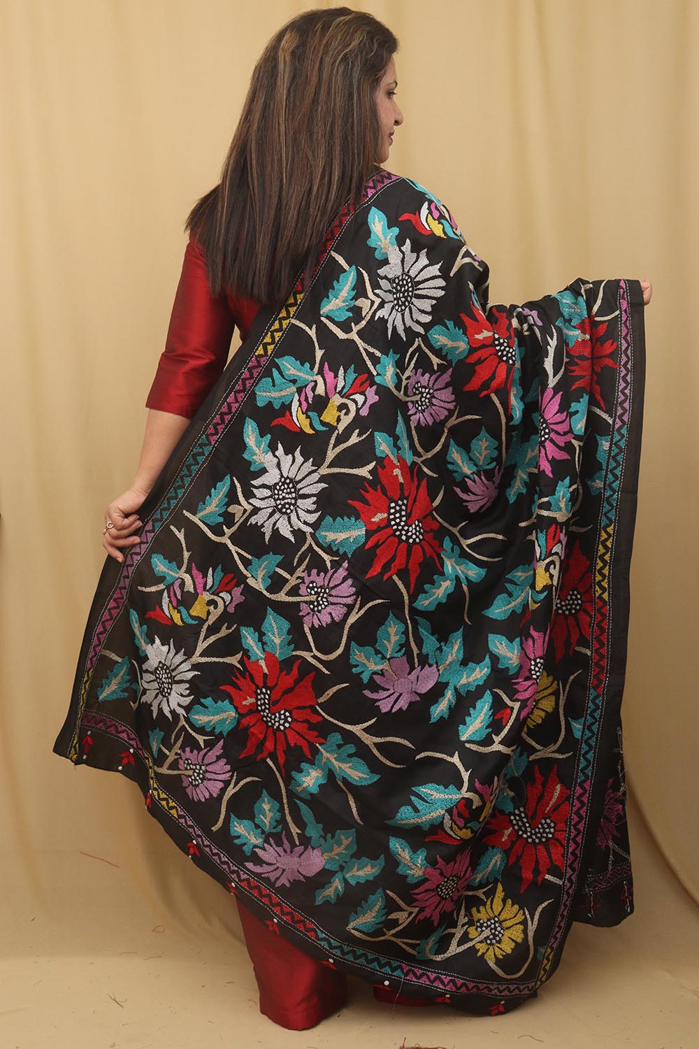 Elegant Black Hand Embroidered Kantha Silk Dupatta - Luxurion World
