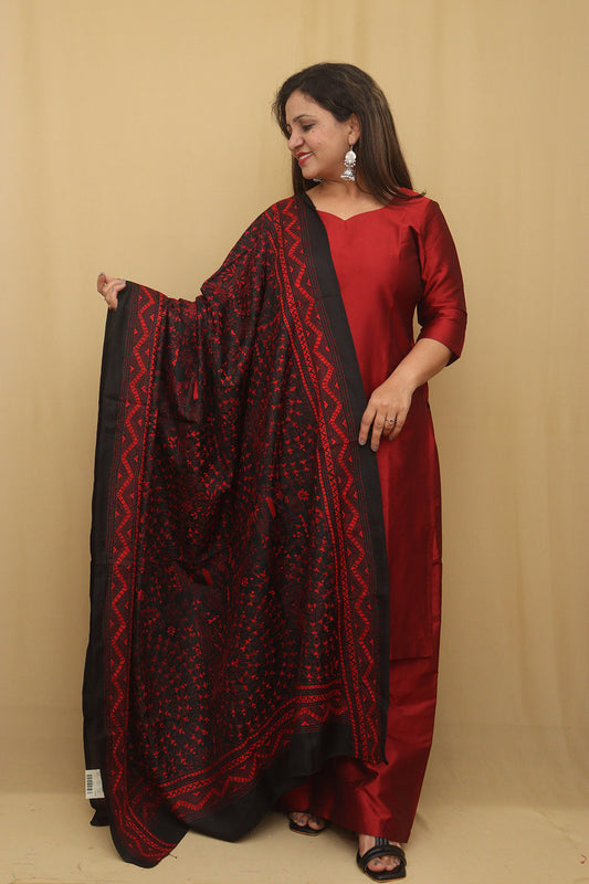 Hand-Embroidered Kantha Silk Dupatta with Warli Design - Luxurion World