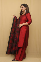 Hand-Embroidered Kantha Silk Dupatta with Warli Design - Luxurion World