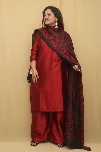 Hand-Embroidered Kantha Silk Dupatta with Warli Design