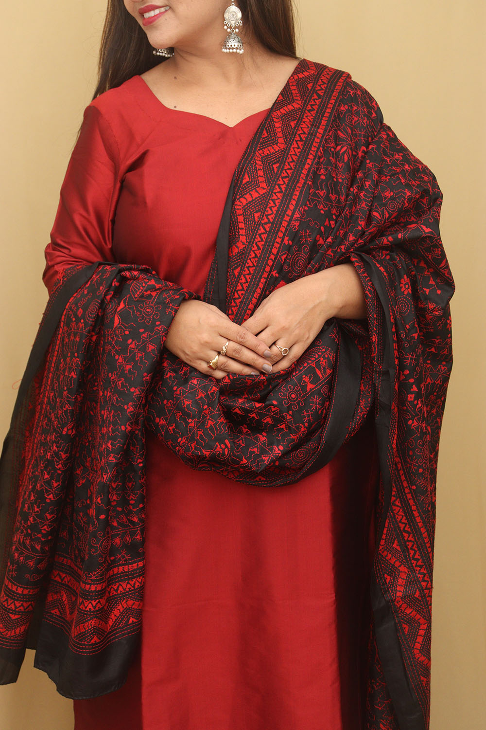 Hand-Embroidered Kantha Silk Dupatta with Warli Design - Luxurion World