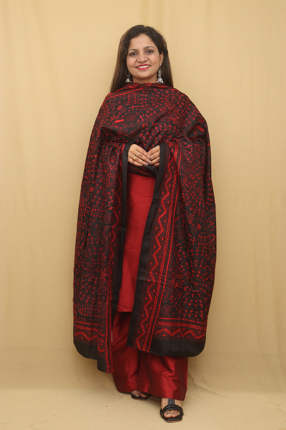 Hand-Embroidered Kantha Silk Dupatta with Warli Design - Luxurion World